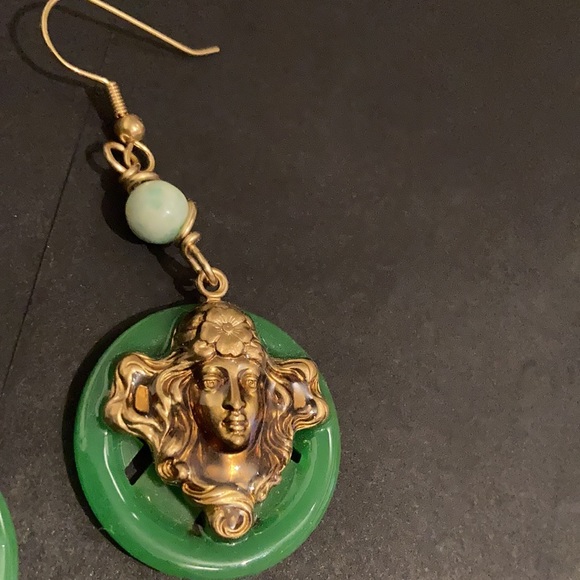 Vintage Button Earring - Picture 2 of 3